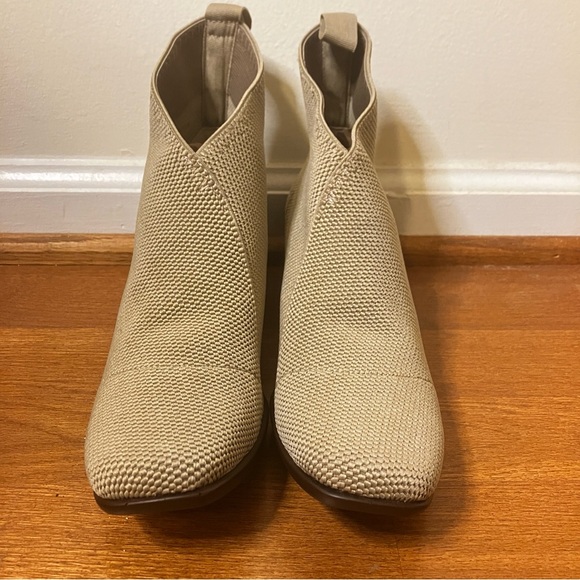 Borne Lightweight Tan Wedge Ankle Boots NWOT - Picture 5 of 10